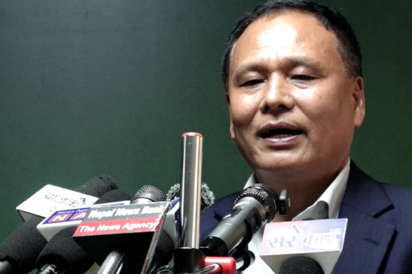 स्वकीय र सल्लाहकारको हस्तक्षेपले कर्मचारीतन्त्र निरुत्साहित भएको छ : कुलमान घिसिङ